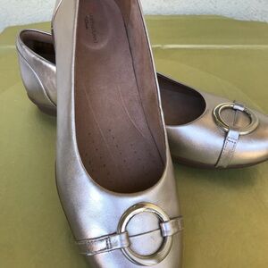 Clarks Women's Metallic Silver Loafers, leather, like new, excellent condition
